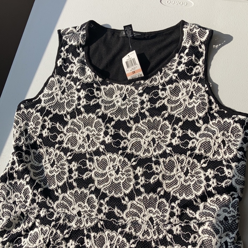 Inc sleeveless top with floral embroidered design size 2X - Picture 16 of 17